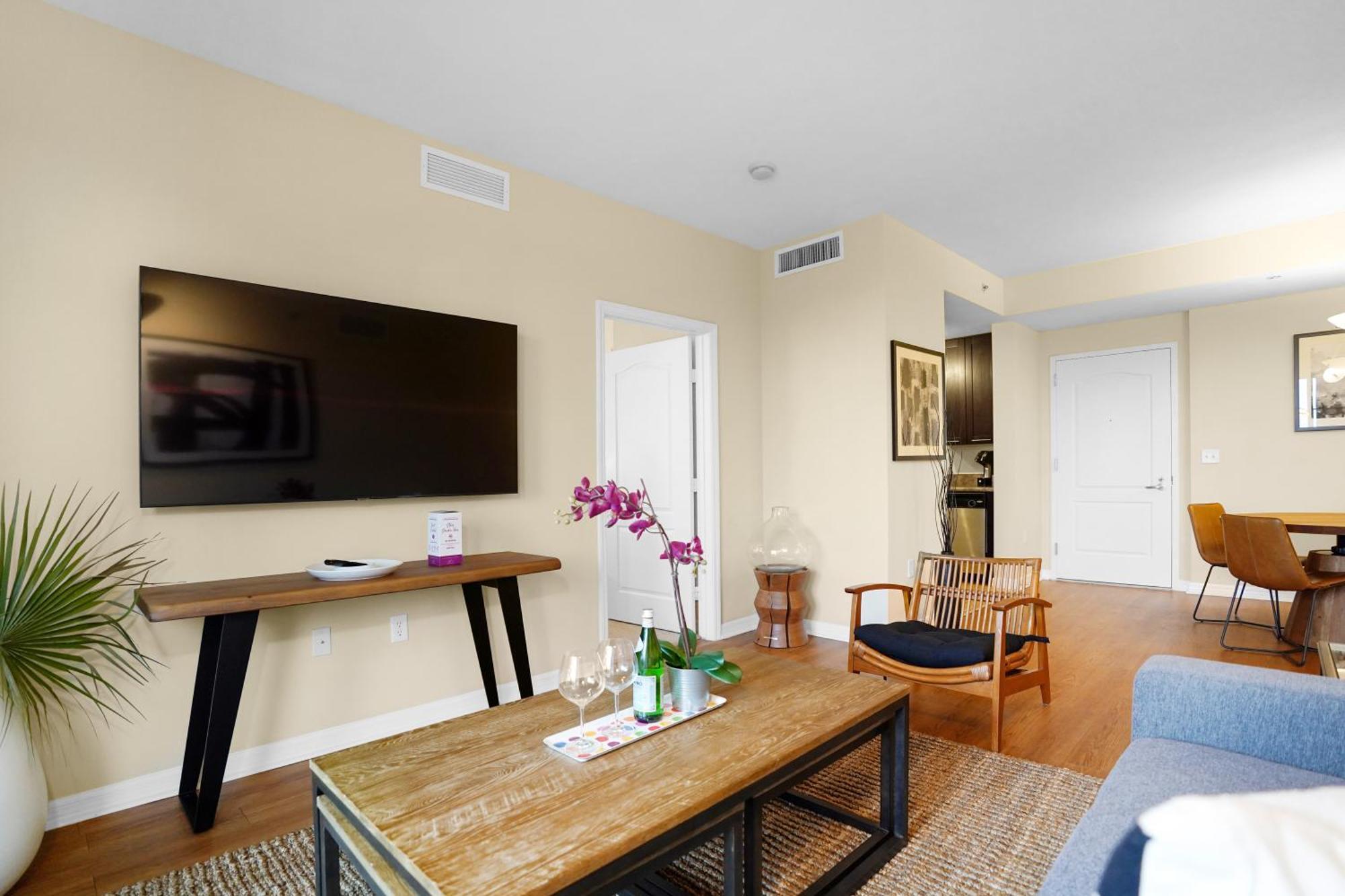 Dharma Home Suites South Miami At Red Road Commons Экстерьер фото