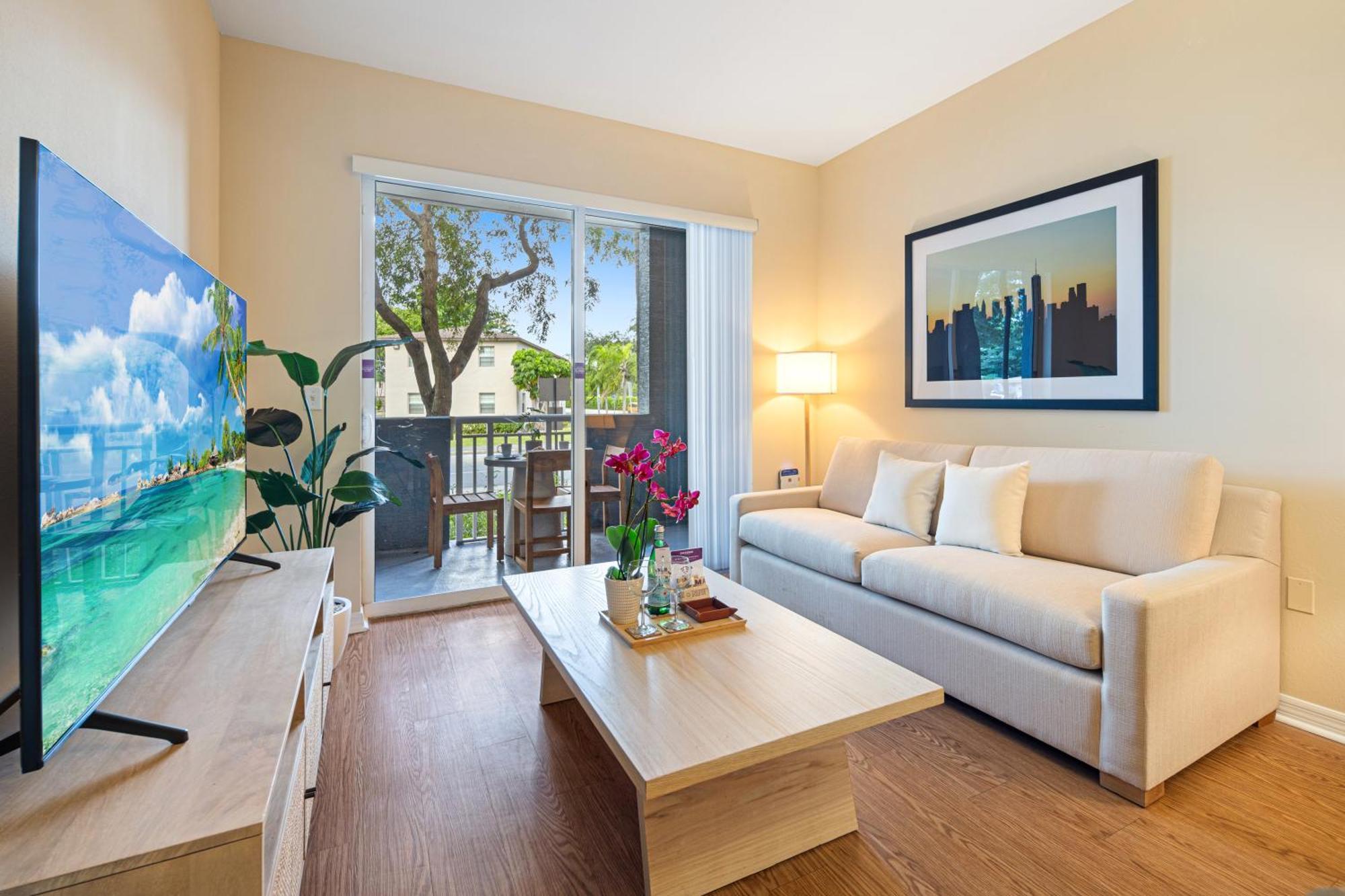 Dharma Home Suites South Miami At Red Road Commons Экстерьер фото