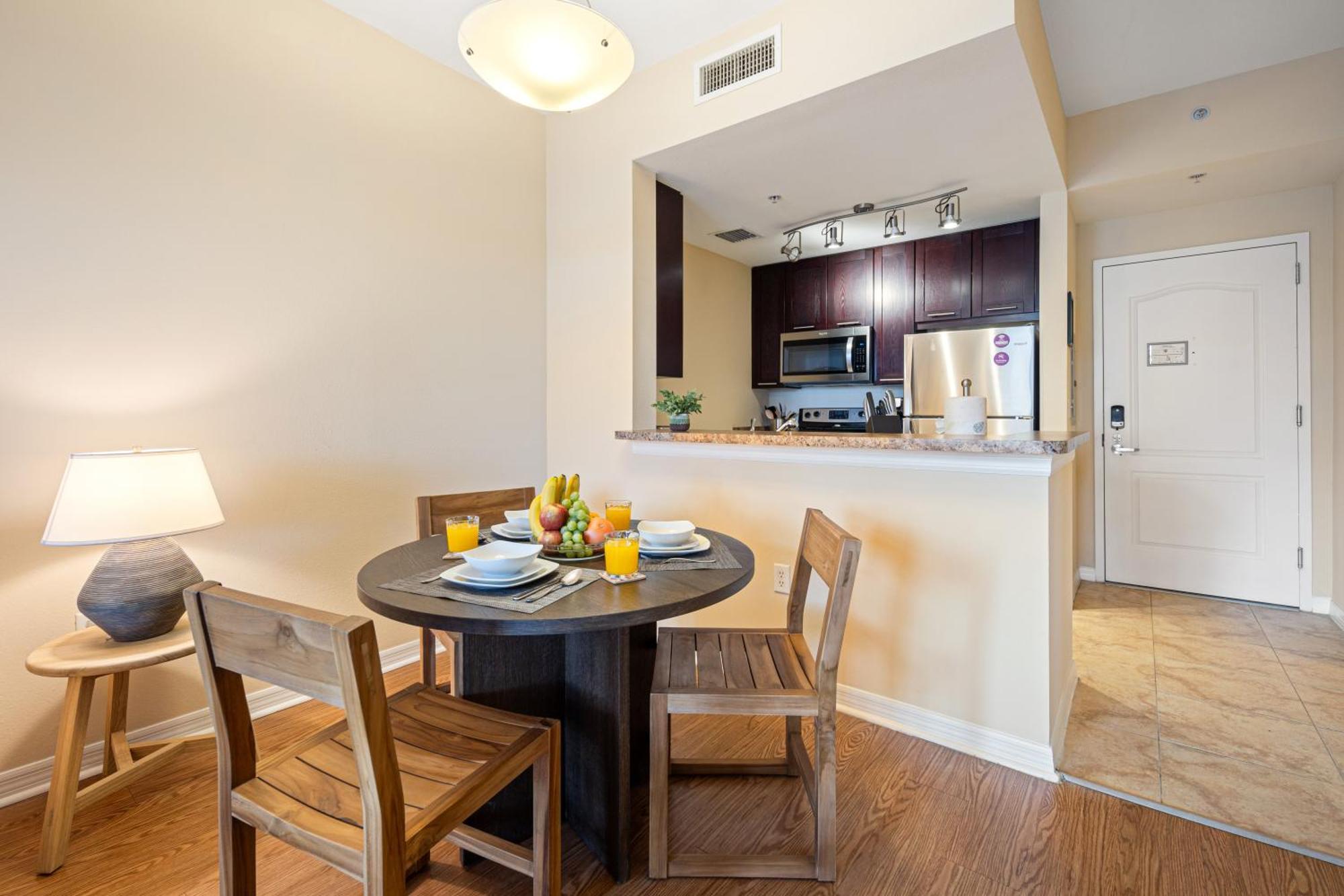 Dharma Home Suites South Miami At Red Road Commons Экстерьер фото